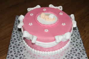 roze babyshowertaart