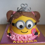 3D meisjes Minion taart