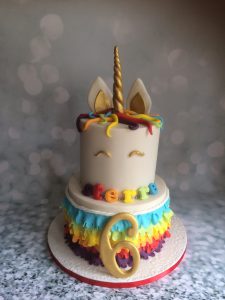 Unicorn met hoorn stapeltaart